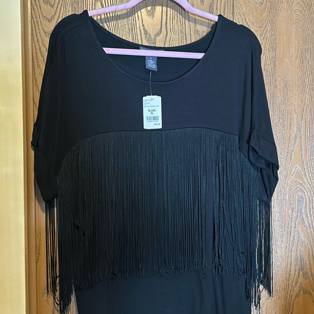 Chelsea &Theodore Top short sleeve with fringe- Black